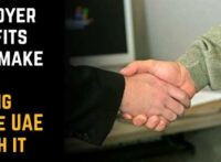 People shaking hands because they agreed on the employer benefits that make moving to the UAE worth it